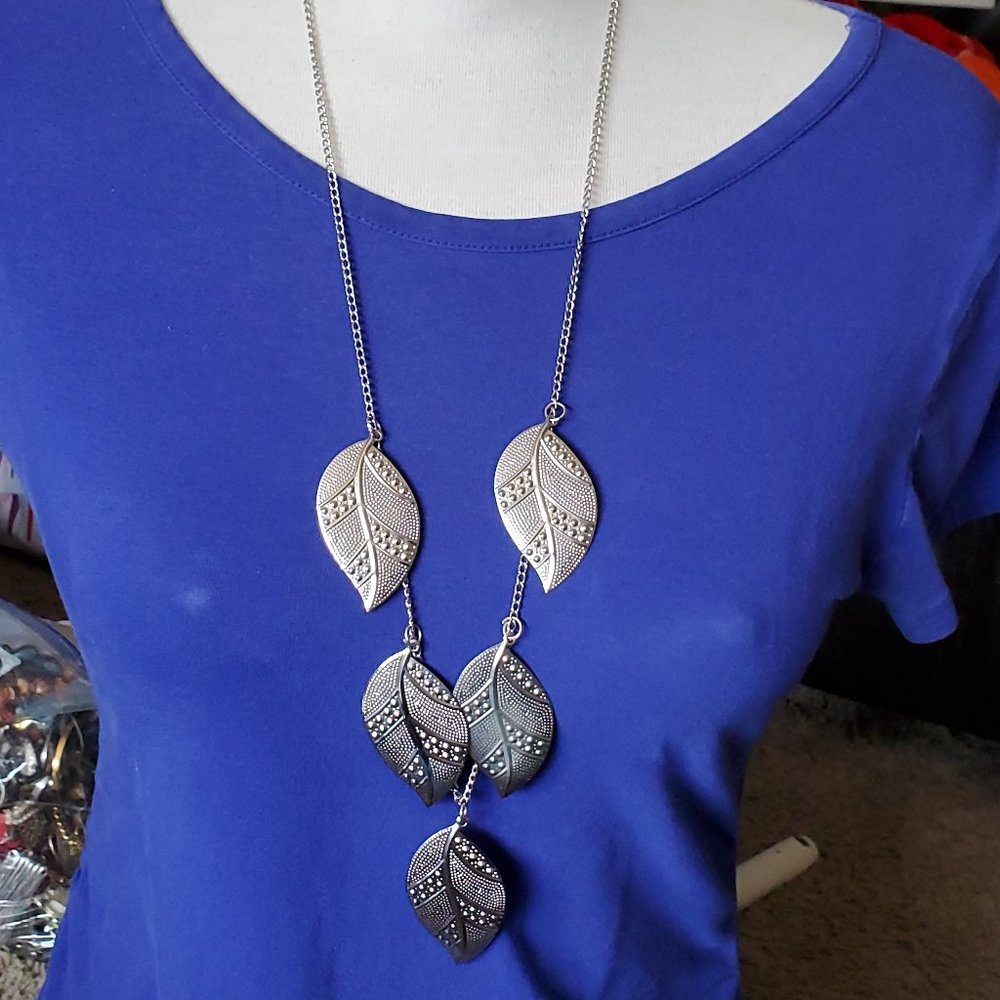 30" Long Silver Tone Tin Leaf Necklace Casual Nature Theme Fashion Women Design